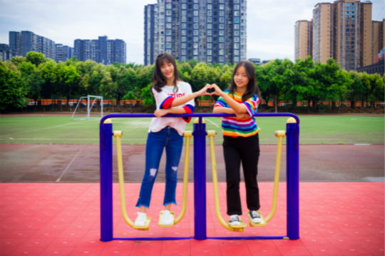 【新生故事】以愛(ài)之名，唱響青春之歌