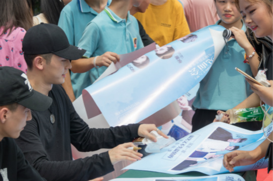 開學(xué)季，你在學(xué)校遇到明星了嗎？