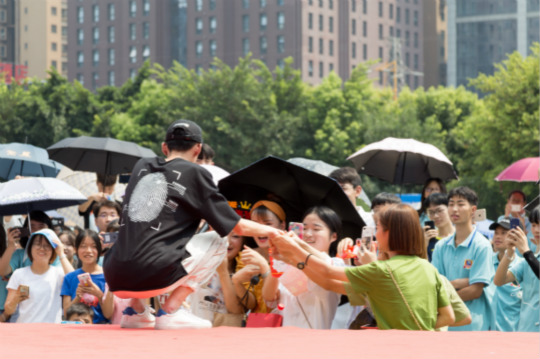 開學(xué)季，你在學(xué)校遇到明星了嗎？