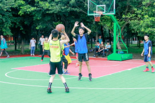 完美收官！四川新華籃球賽火力全開(kāi) 決賽現(xiàn)場(chǎng)上演強(qiáng)強(qiáng)對(duì)決！