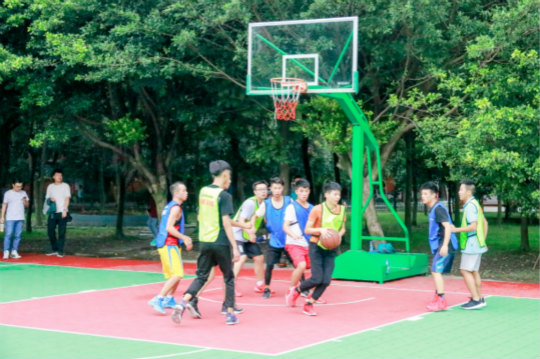 完美收官！四川新華籃球賽火力全開(kāi) 決賽現(xiàn)場(chǎng)上演強(qiáng)強(qiáng)對(duì)決！