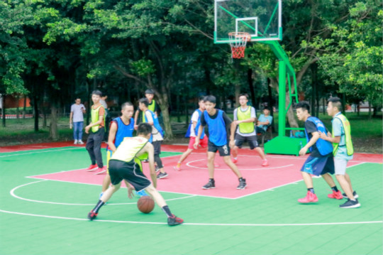 完美收官！四川新華籃球賽火力全開(kāi) 決賽現(xiàn)場(chǎng)上演強(qiáng)強(qiáng)對(duì)決！