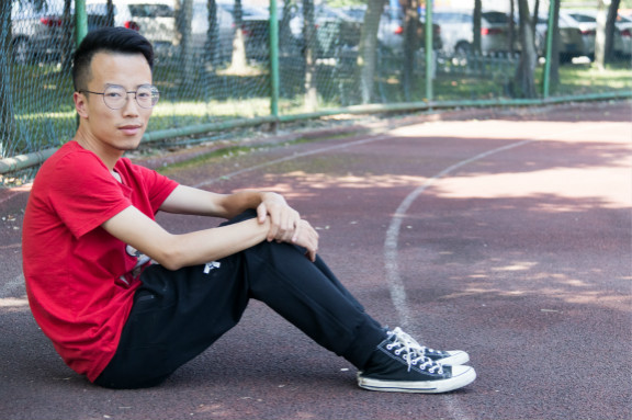 不安現(xiàn)狀，社會闖蕩十年，選擇新華重新出發(fā)