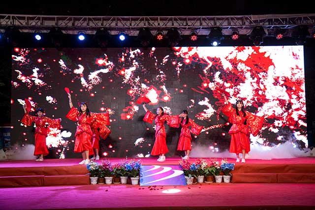 “慶國慶·迎新生”暨四川新華2018年秋季開學(xué)典禮圓滿落幕