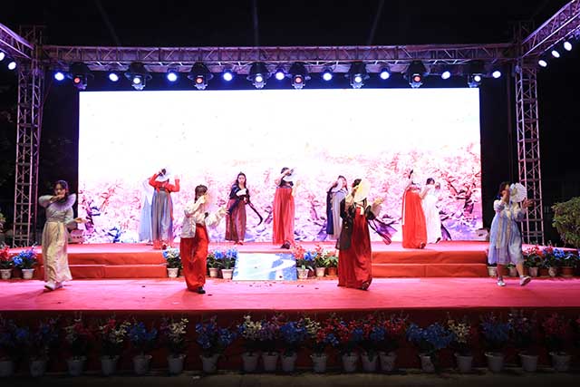 “慶國慶·迎新生”暨四川新華2018年秋季開學(xué)典禮圓滿落幕