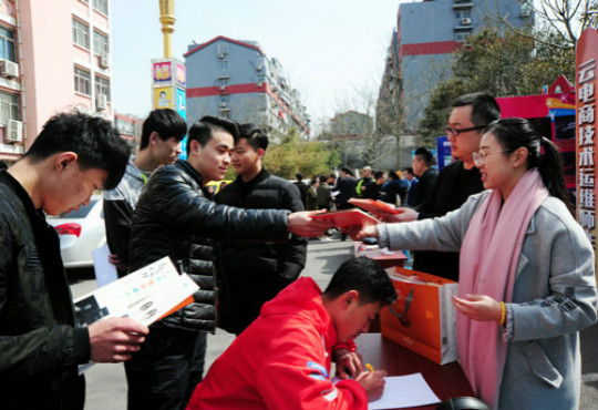 四川新華電腦學(xué)院雙選會(huì)“搶人大戰(zhàn)”即將盛大開(kāi)啟