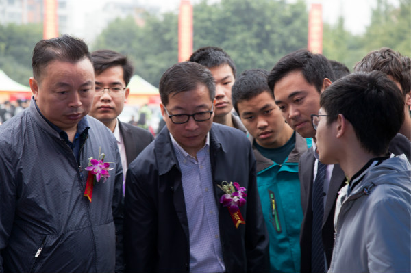 成都市就業(yè)服務(wù)管理局領(lǐng)導(dǎo)出席我院秋季雙選會