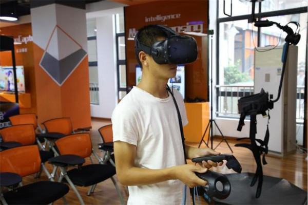 國家扶貧日?新華公益進行時，助力學(xué)子夢想起航