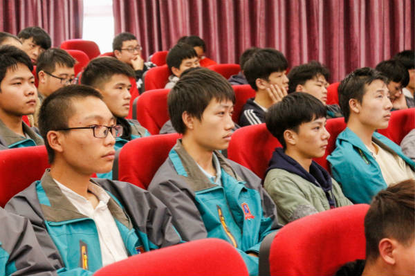 “AI時代 碼動未來”1024 《我是程序員》跟著大咖的腳步一起嗨爆未來！