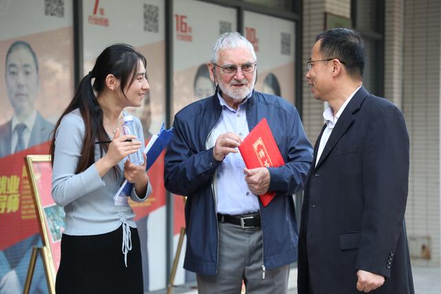 加拿大著名國際設(shè)計(jì)大師皮埃爾博士來新華交流講學(xué)