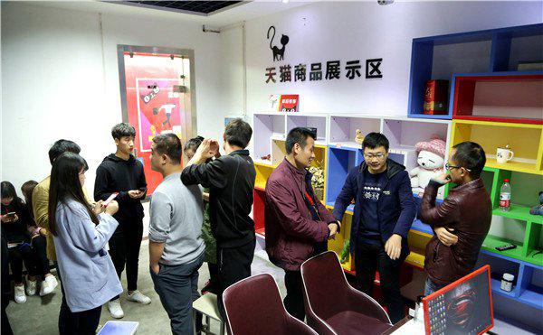 新華雙11 全球狂歡節(jié)，因?yàn)閷I(yè) 所以出色！