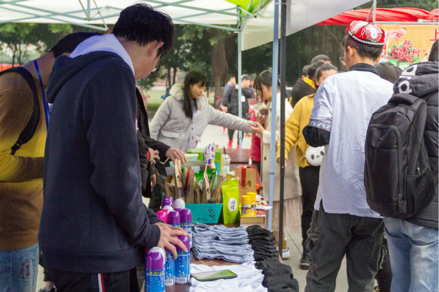 越專業(yè)越出色|四川新華電腦學(xué)院雙十一校內(nèi)展賣會活力全開