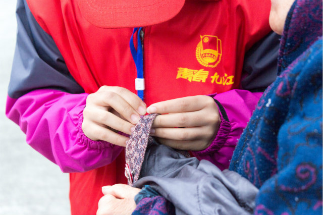 嚴(yán)冬送暖，四川新華電腦學(xué)院敬老院暖冬進(jìn)行時(shí)