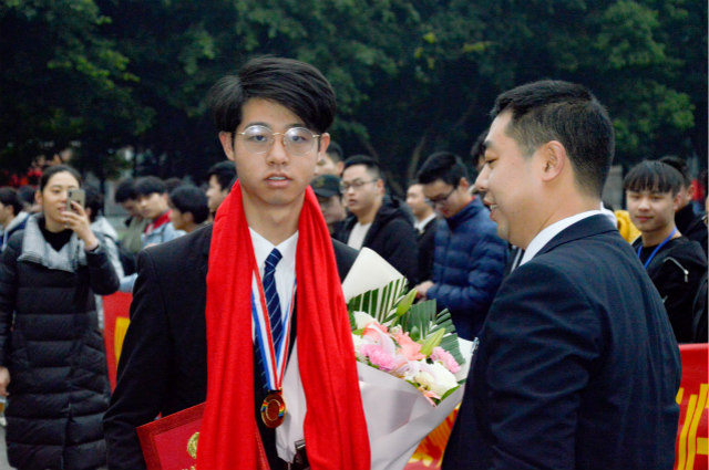 “新華·瀾庭集杯”互聯(lián)網(wǎng)職業(yè)技能大賽，四川新華斬獲多項殊榮載譽歸來！