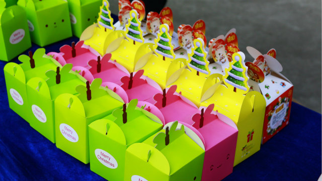 四川新華圣誕狂歡活動(dòng)，600斤蘋(píng)果大派送