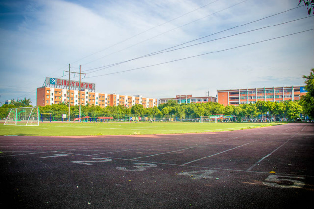 打工返鄉(xiāng)學什么技術(shù)好？去新華學電腦怎么樣？工資高嗎？