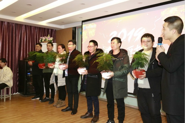  向陽而立 滿懷憧憬 執(zhí)著前行