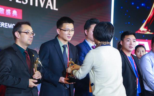 第八屆公益節(jié)頒獎盛典 新華互聯(lián)網(wǎng)科技榮膺2018年度責(zé)任品牌獎