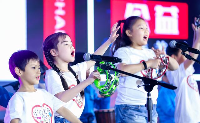 第八屆公益節(jié)頒獎盛典 新華互聯(lián)網(wǎng)科技榮膺2018年度責(zé)任品牌獎