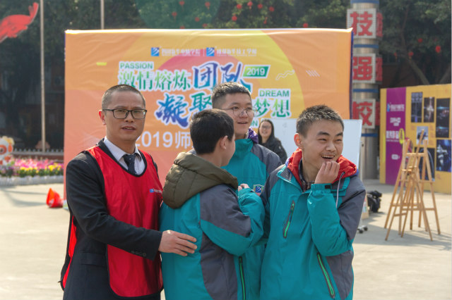 歡天喜地迎新年，四川新華師生歡樂鬧新春