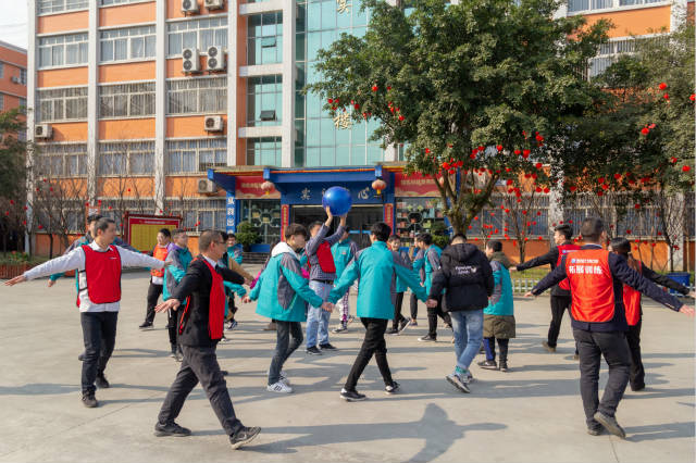 歡天喜地迎新年，四川新華師生歡樂鬧新春