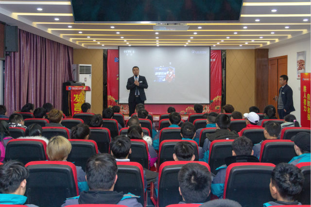 新生的第一課，四川新華2019級新生座談會！