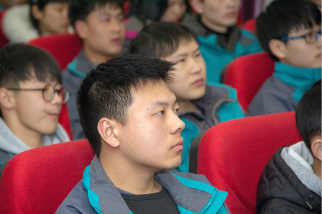 新生的第一課，四川新華2019級新生座談會！