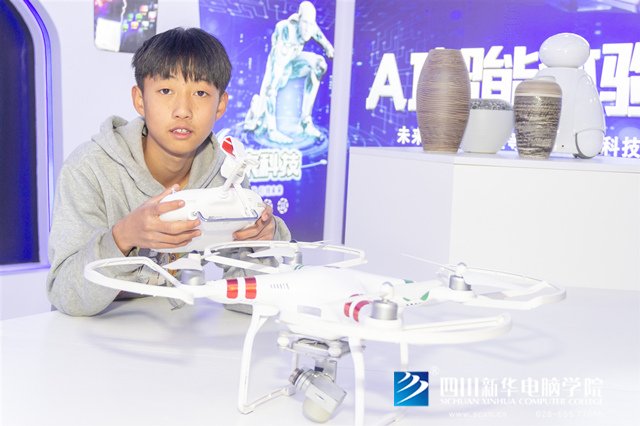 看臉時(shí)代的零零后，如何擺脫枷鎖、負(fù)重前行