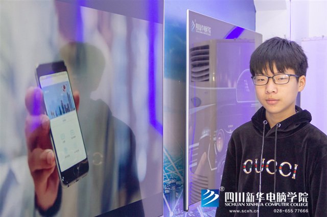 看臉時(shí)代的零零后，如何擺脫枷鎖、負(fù)重前行