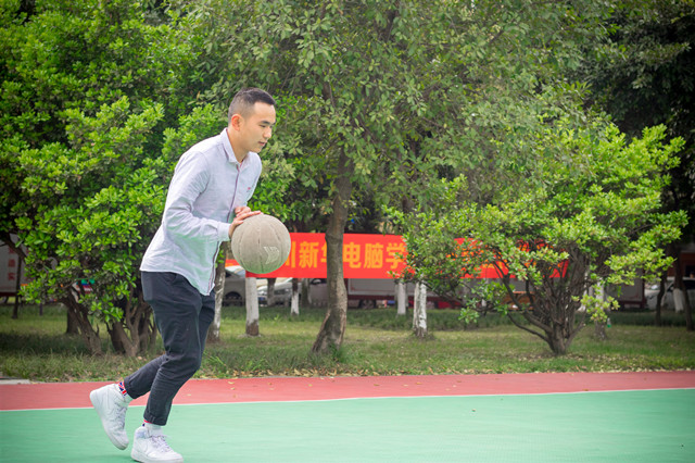 高中輟學(xué)，看“職場小白”如何“技能在手，天下可走”