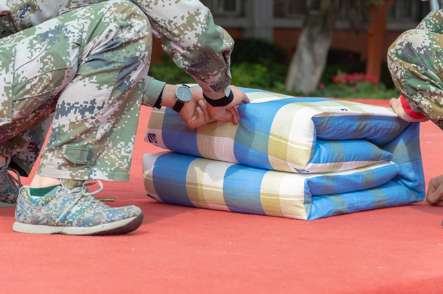 我想高薪就業(yè)，零基礎(chǔ)的初中生現(xiàn)在學(xué)還晚不晚？