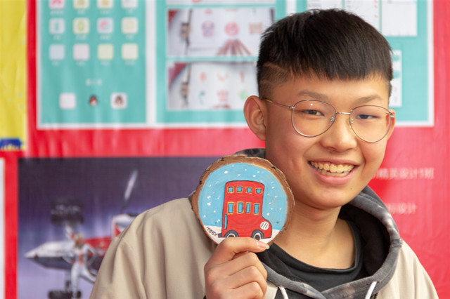 我想高薪就業(yè)，零基礎(chǔ)的初中生現(xiàn)在學(xué)還晚不晚？