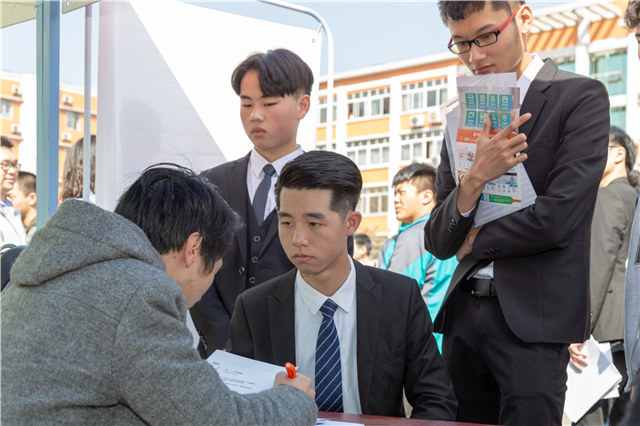 四川新華春季大型人才雙選會(huì)圓滿(mǎn)舉行