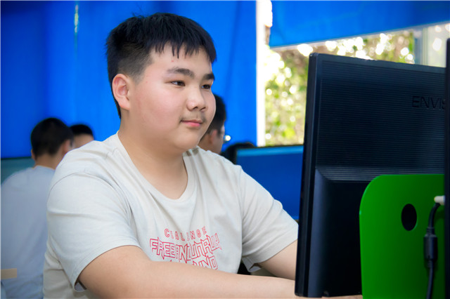 初中輟學，沒有技術(shù)怎么辦？選對專業(yè)很重要！