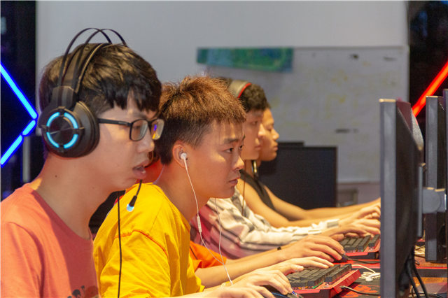 EEST《英雄聯(lián)盟》全國競技大賽成都站，冠軍花落誰家？