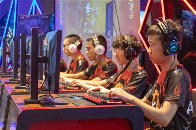 EEST《英雄聯(lián)盟》全國競技大賽成都站，冠軍花落誰家？