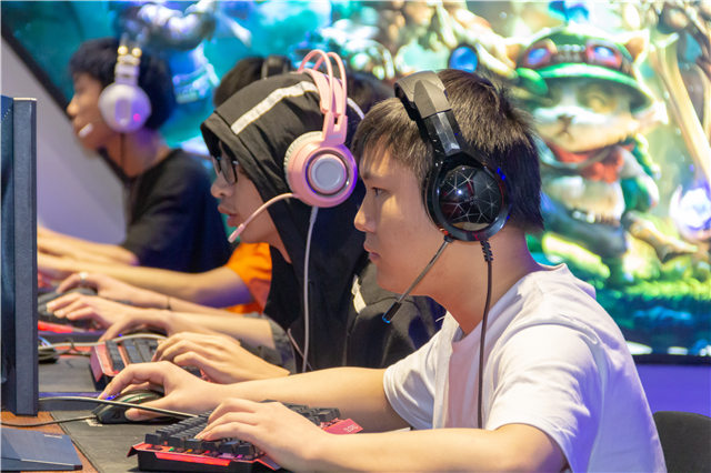 EEST《英雄聯(lián)盟》全國競技大賽成都站，冠軍花落誰家？