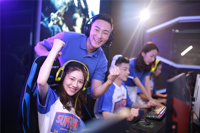 百家媒體進校園，新華“黑科技”開放周嗨翻天！