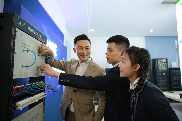 教學(xué)研發(fā)顯實(shí)力，四川新華五大專(zhuān)業(yè)特色共建學(xué)院亮點(diǎn)解析！