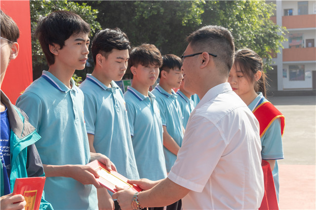 直擊2019優(yōu)秀優(yōu)干頒獎(jiǎng)典禮現(xiàn)場:你的優(yōu)秀從來不缺舞臺(tái)