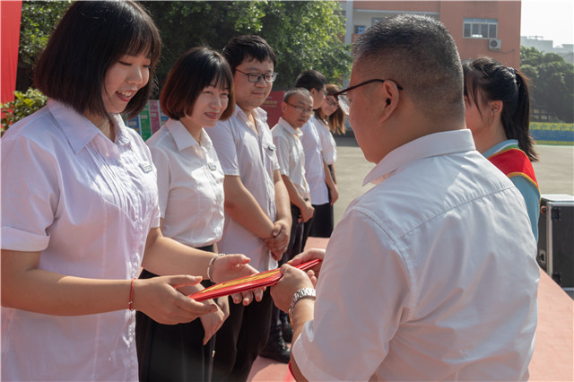 直擊2019優(yōu)秀優(yōu)干頒獎(jiǎng)典禮現(xiàn)場:你的優(yōu)秀從來不缺舞臺(tái)