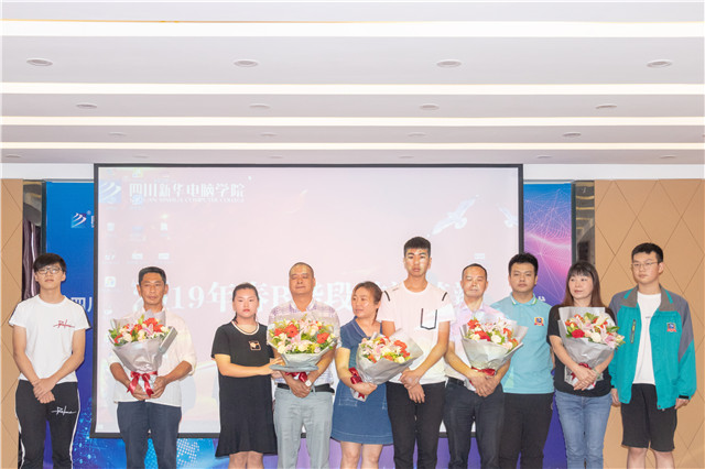 在校學(xué)習(xí)不到一年，半年收入6W+,她們是如何做到的？