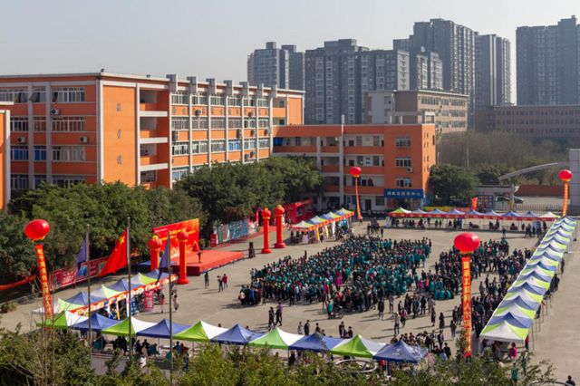 【媒體關(guān)注】新華就業(yè)保障體系，助力新華學(xué)子成就事業(yè)！