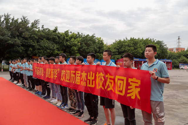 【媒體關(guān)注】新華就業(yè)保障體系，助力新華學(xué)子成就事業(yè)！