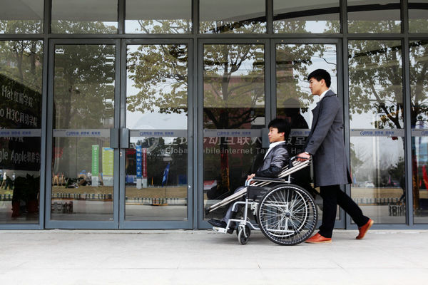 職業(yè)教育在關(guān)懷中演繹精彩故事——劉道濟