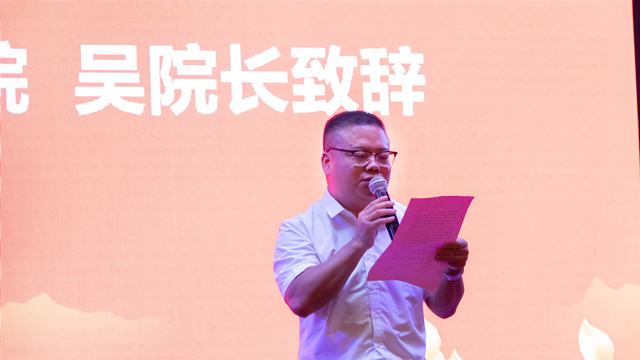 四川新華熱烈慶祝第35個(gè)教師節(jié)暨表彰大會(huì)