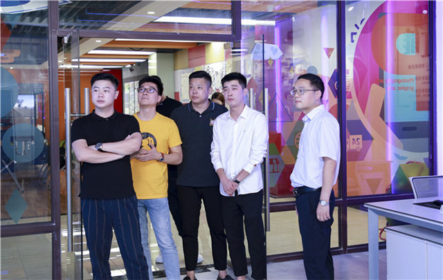 【讓蝴蝶飛過滄海】博聞于新華，耀眼于藍(lán)天