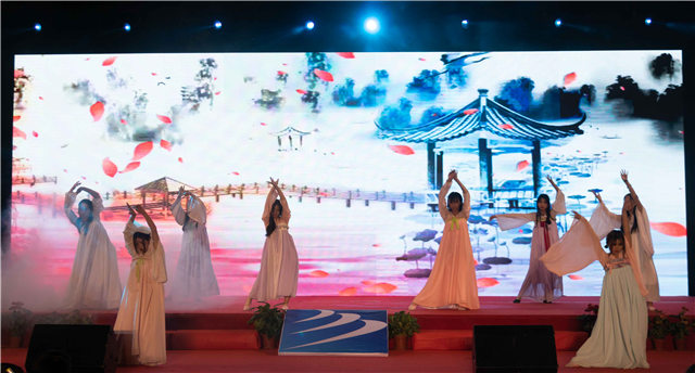 多圖預(yù)警，四川新華“慶國慶·迎新生”大型文藝晚會精彩回顧！