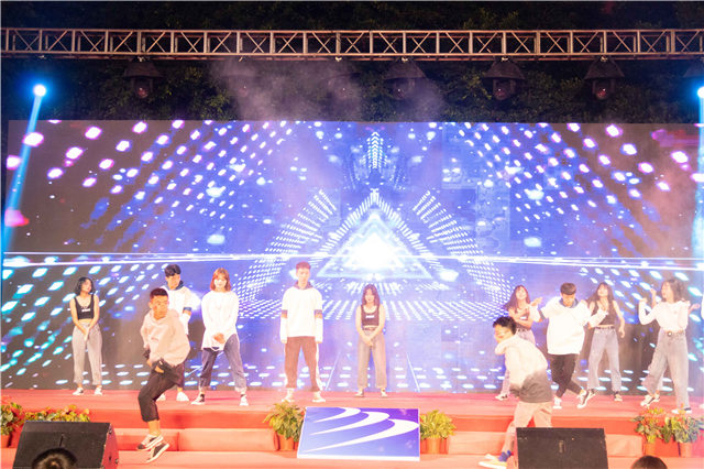 多圖預(yù)警，四川新華“慶國慶·迎新生”大型文藝晚會精彩回顧！