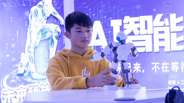 新生故事|體驗(yàn)過打工的辛苦，我來新華學(xué)UI設(shè)計